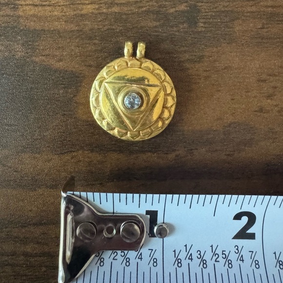 Throat Chakra Amulet Pendant Gold Colored Signed - Picture 5 of 5